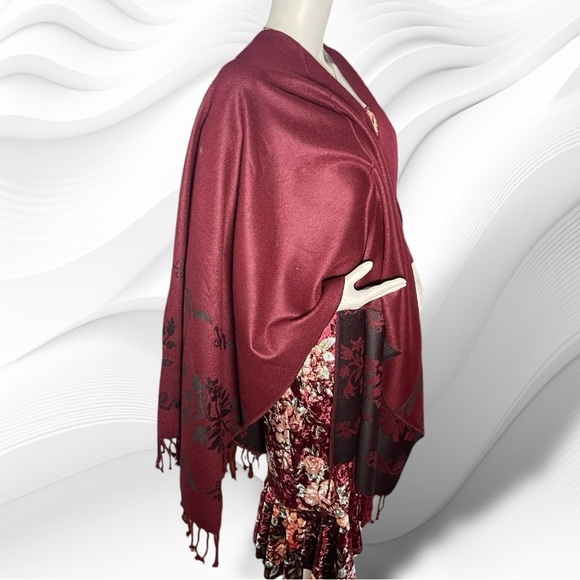 EUC! Reversible Burgundy Wine and plum Black Floral Accent Cape with Fringe - Picture 2 of 15